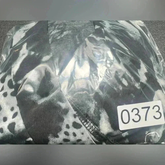 Chico's Black & White Tunic Size M/8 - Picture 9 of 9